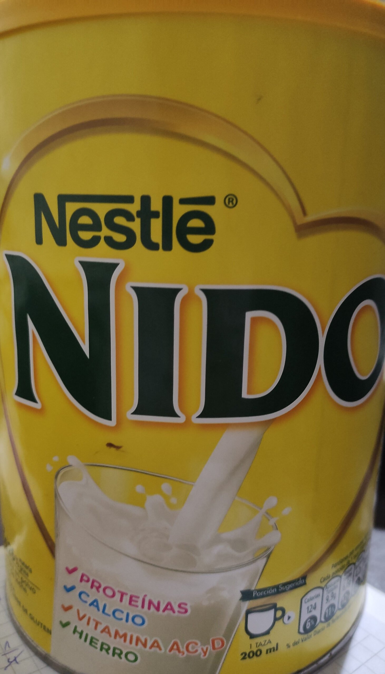 Boîte de lait en poudre Nido Nestlé